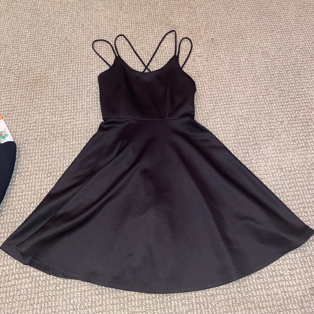 FINN AMD CLOVER BACK DRESS WITH SPAGHETTI STRAPS SIZE XS